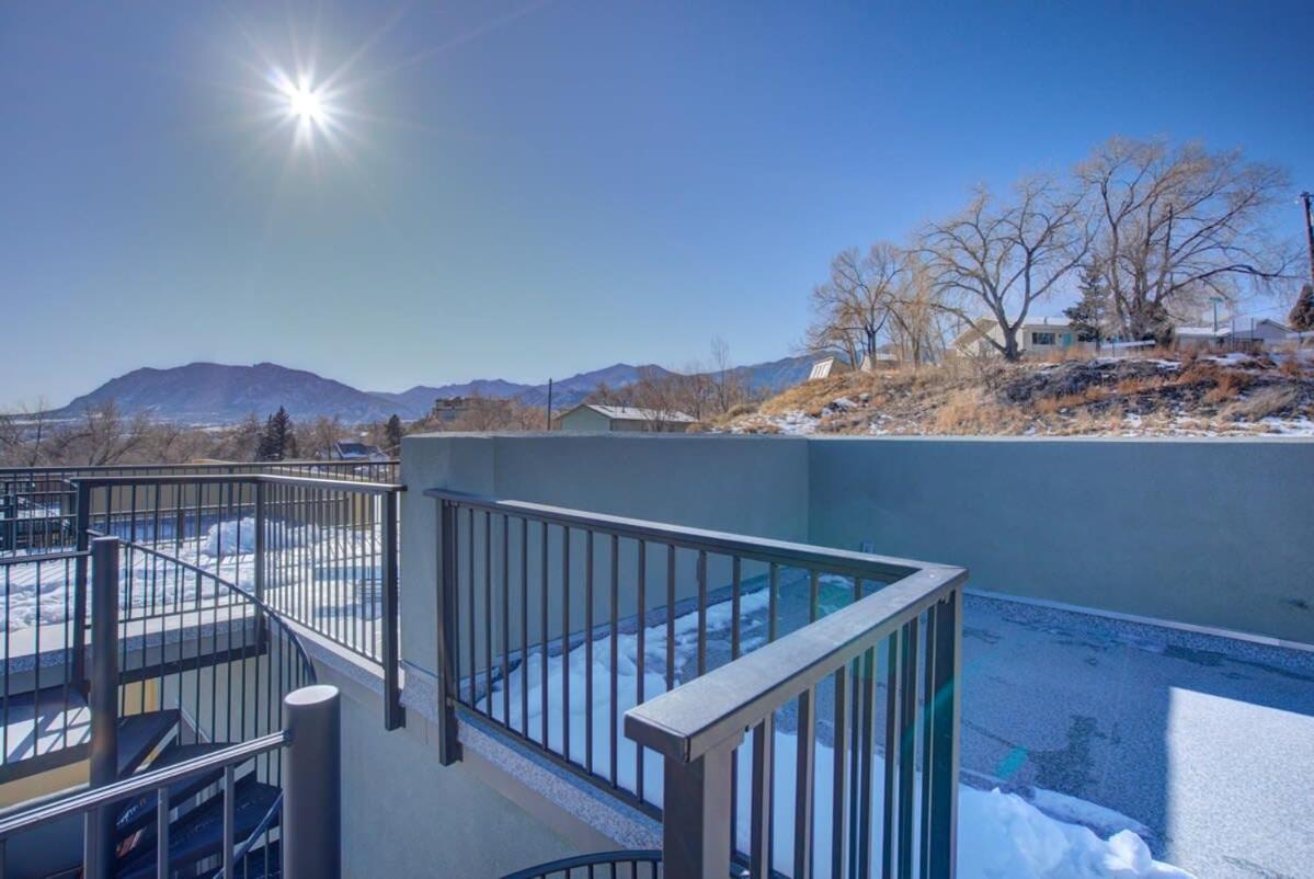 4Bd Home W Rooftop Patio Fire Pit & Mountain Views Colorado Springs Exteriör bild